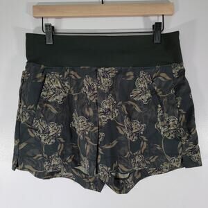 Athleta Green Floral Athletic Shorts Women 8, Hiking, Athleisure, Feminine, Yoga